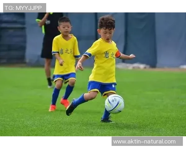 高清足球明星娃娃壁纸精选让你的手机桌面充满活力与激情